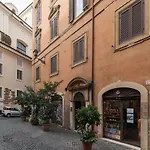 History and modernity meet by Piazza Navona – Wifi, Elevator, AC