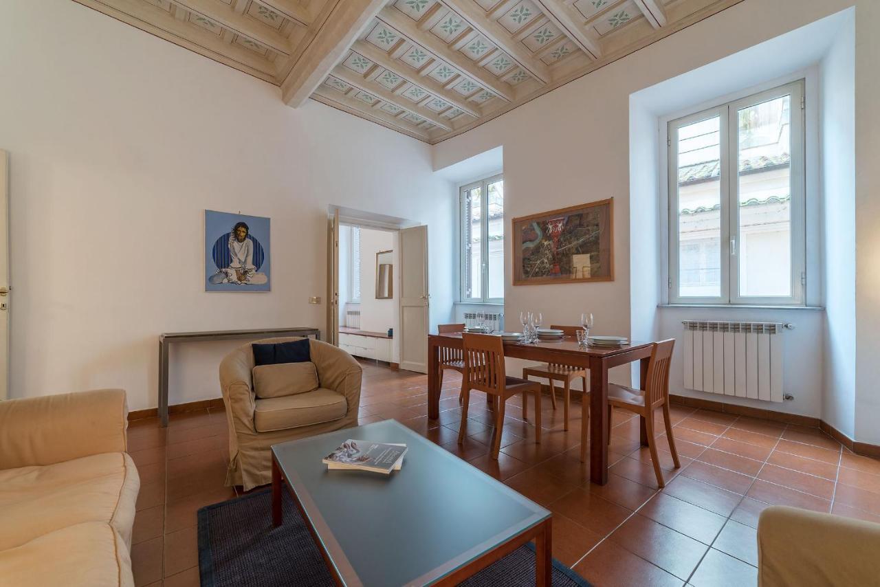 Appartamento History And Modernity Meet By Fromhometorome Roma