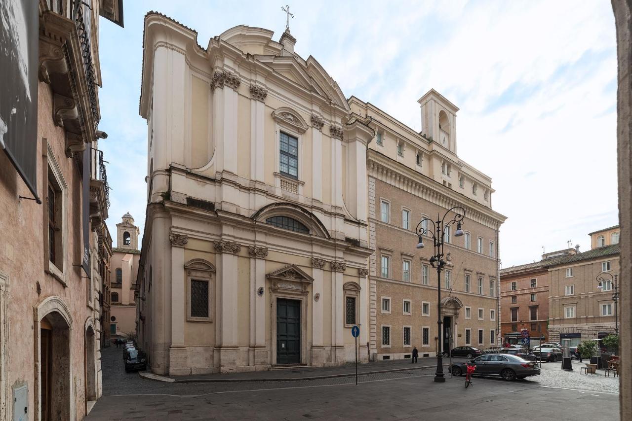 History And Modernity Meet By Fromhometorome Appartamento Roma